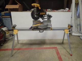 Dewalt 120V 12in Sliding Compound Miter Saw C/w Dewalt DW7232 78in Miter Saw Stand (D-2)