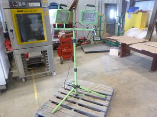 4 Bulbs Dual Light Work Light *Note: Working Condition Unknown* (E1)