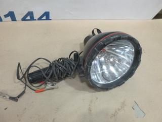 Motomaster 7 IN. Hand Held Flood Light, 12V, C/w Clips to Attach to Car / ATV Battery (C-2)
