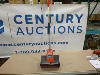 10 In. Toro Power Shovel, 120V AC, 60 Hz, 6.6A (F Back)