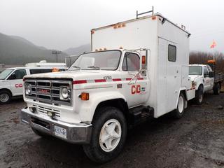 1989 GMC Sierra 6000 Service Truck C/w Dual Rear Wheels, 5-Speed Manual Transmission, 1989 Reidco Box, Sn O‐3313, Tool Lock Up Boxes, Mastercraft Maximum Tool Chest, Rear Deck, Record Vise No. 6 And 22,000 GVWR. Showing 87,238kms. VIN 1GDG6D1B5LV503160