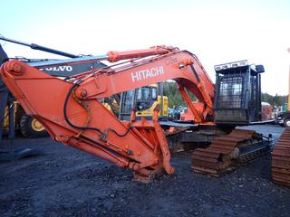 1996 Hitachi EX300LC-3 Excavator C/w ROPS, 27.5in Double Grouser Pads Lights, WBM Quick Attach Thumb, Kenwood CB Radio And Guards. Showing 19,478hrs. SN 15M-10265 *Note: Missing Tracks, U/C Being Repaired*