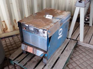 Miller Arc Welder Gold Star 400SS 3 Phase S/N JH247957.