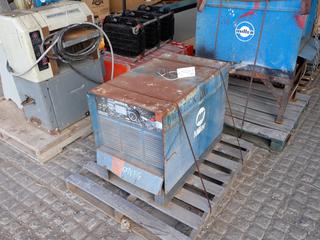 Miller Arc Welder Gold Star 400SS 3 Phase S/N JH247970.