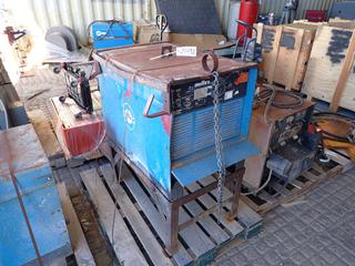 Miller Arc Welder Gold Star 400SS 3 Phase c/w Stand S/N JG011427.