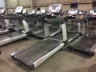 Life Fitness 95T 120V Treadmill, S/N TET123855