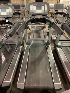 Life Fitness 95T 120V Treadmill, S/N TET123998