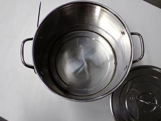 Imusa 20 Quart Stainless Steel Stock Pot c/w Lid.