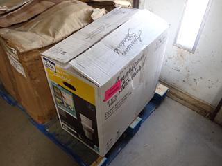 American Standard 4.8L Ravenna 3 White Toilet, *Tank Lid Damaged*.