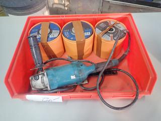 (1) Makita 5in Angle Grinder C/w Qty Of Assorted Grinding Discs