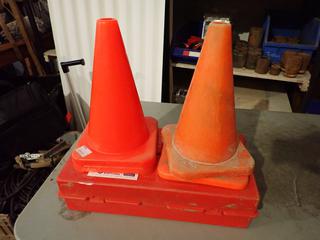 (2) Flare Kits C/w (4) 1ft Safety Cones