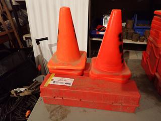 (2) Flare Kits C/w (4) 1ft Safety Cones