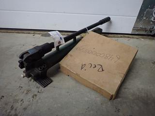 Simplex Hydraulic Hand Pump C/w Unused Hose 