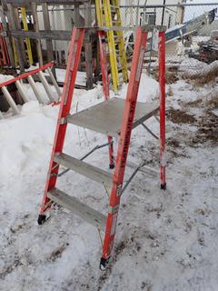 Featherlite Model 7505-XW 375lb Cap. Platform Step Ladder