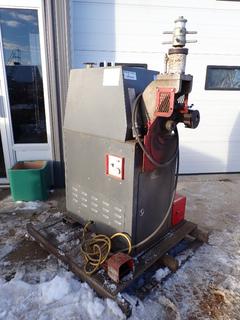 Victaulic VE414MC Series 208/230V 3-Phase Roll Grooving Machine C/w Leeson 5hp 14A Drive Motor, Leeson 1hp 4A Hydraulic Motor, Qty Of Assorted Groove Fittings And Foot Controller. SN 414M192