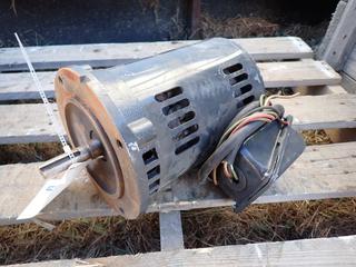 Dayton Model 4THT7 1/2hp 208-230/460V 3-Phase Industrial Motor