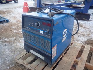 Miller Deltaweld 302 230/460/575V 3-Phase CV.DC Welding Power Source. SN KF874763