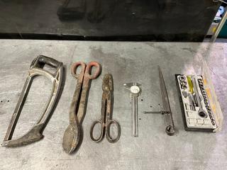 Quantity of Assorted Hand Tools, c/w Tin Snips, Hacksaws, Socket Set, Etc.