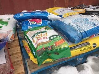 Quantity of Potting Mix, Garden Mix and Turf Builder.