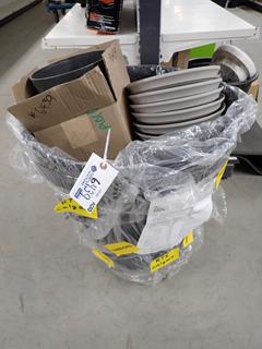 Quantity of Planter Pots, Assorted Sizes.