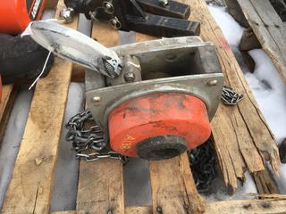 Hurricane 3 Ton Chain Hoist Manual, S/N B07097120.