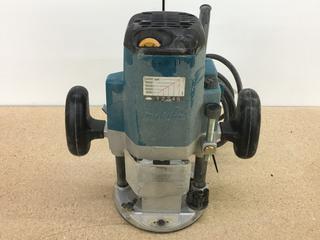 Makita Model 3612C 120V Plunge Router.