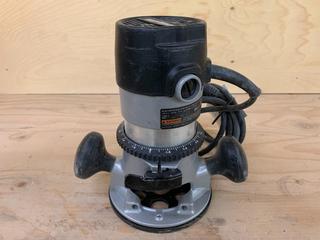 Porter Cable Model 690LR 120V Heavy Duty Router.