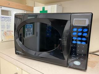 Danby Designer Model DMW753BL 800W Microwave.