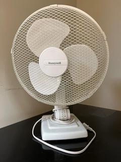 Honeywell 3-Speed Table Fan.