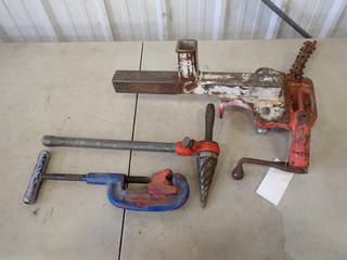 Ridgid BC-610 1/4in - 6in Pipe Vise C/w Ridgid D-476 Pipe Reamer And Ridgid 2A/202 1/8in - 2in Pipe Cutter