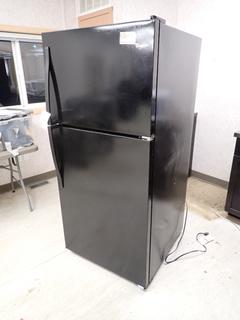 2015 Whirlpool Model WRT318F2DB01 115V Single Phase Fridge/Freezer. SN VS52866226