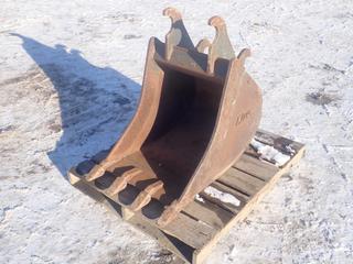 CWS Komatsu WB140 24in Excavator Bucket