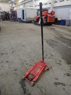 Hydraulic Floor Jack *Note: Lever Piece Broken*
