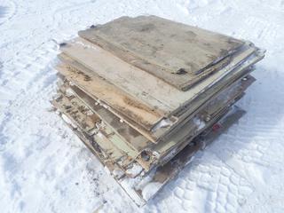 Qty Of Assorted Size Pieces Of Plywood