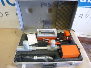 Metrotech 810 Pipe and Cable Locator w/ Case (L-2-2)