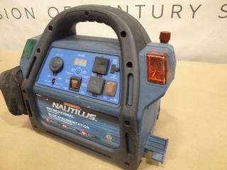 Motomaster 011-1592-8 Nautilus, 800 Crank Assist Amps, 400W Power Inverter *Note: Does Not Turn On, Has No Cables* (E-2)