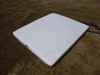 Leer 0115918 Hard Tonneau Cover, 82 1/2 In. x 68 In. *Note: Brackets are Bent*