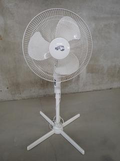 Hampton Bay 18 In. Pedestal Fan.