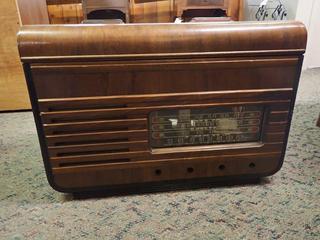  Antique RCS Victrola Record Player.