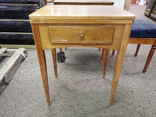 Antique Singer Sewing Machine. EN197535.