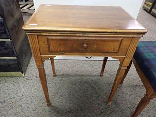 Antique Singer Sewing Machine. EE531593.