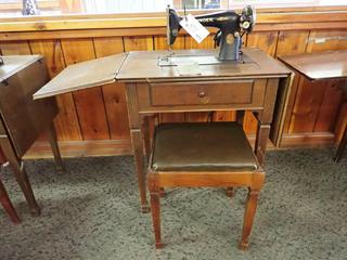 Antique Singer Sewing Machine w/ Stool. Y4563496. 