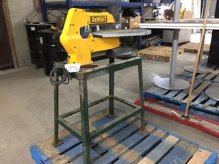 DeWalt DW788 20 In. Scroll Saw, S/N 2007 22-CJ22422.