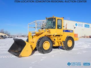 Fort Saskatchewan Location - 1998 Hyundai HL740-3 Wheel Loader c/w Cab, A/C, Radio, 205R25 Tires at 60% Remaining, Aux Hyd, 98 In. Bucket, Showing 6,056 Hours, SN L701EK10302 *Note: Transmission Leak, Throttle Pedal Sticks*