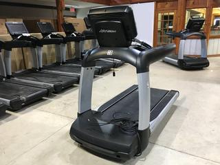 Life Fitness 95T Elevation Series Treadmill c/w FlexDeck Shock Absorption System, 0-15% Incline, 0.5-14mph, Interactive Workouts & 19 In. Discover SE Console, 120V, 20 Amp Plug, S/N AST144000.