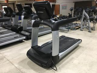 Life Fitness 95T Elevation Series Treadmill c/w FlexDeck Shock Absorption System, 0-15% Incline, 0.5-14mph, Interactive Workouts & 19 In. Discover SE Console, 120V, 20 Amp Plug, S/N AST144001.