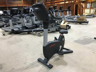 Life Fitness 95 Inspire Upright Bike c/w KOPS Leg Position, Wide Ride Pedals, Programmed & Interactive Workouts & 16 In. Discover Console, S/N CUC100281.