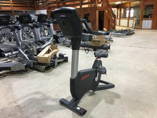 Life Fitness 95 Inspire Upright Bike c/w KOPS Leg Position, Wide Ride Pedals, Programmed & Interactive Workouts & 16 In. Discover Console, S/N CUC100328.