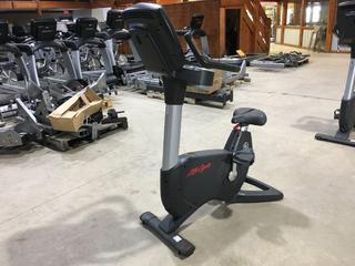 Life Fitness 95 Inspire Upright Bike c/w KOPS Leg Position, Wide Ride Pedals, Programmed & Interactive Workouts & 16 In. Discover Console, S/N CUC100280.