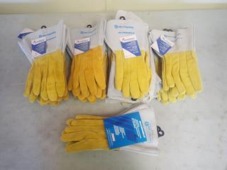 Qty Of (13) Pairs Of Size Med Welding Gloves C/w (2) Pairs Of Size Small Welding Gloves